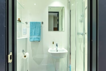 Superior Studio at Crown House, Regents Hill, Seven Dials, Brighton, BN13ED - Image 6