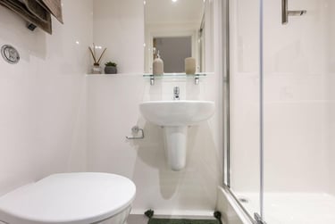 Deluxe En-suite - Image 3