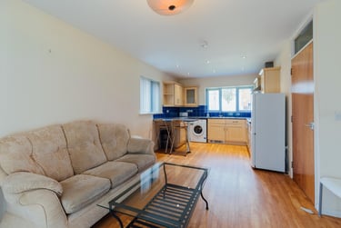 2 bed house, Barnsdale Close, City Centre, Loughborough, LE115AN - Image 1