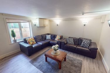 7 bed house, Burns Street, Radford, Nottingham, NG74DT - Image 1