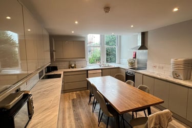 1 bed house, Whiteladies Road, Redland, Bristol, BS82QN - Image 1