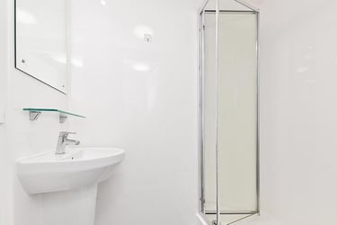 Bronze En suite at The Mill House, 400 Gorgie Road, Gorgie, Edinburgh, EH112BF - Image 3