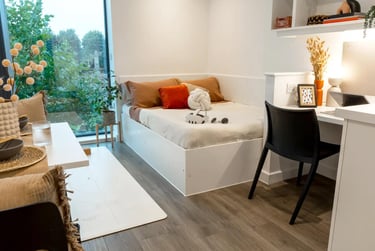 Elite Studio - (Large Studio) - Image 1