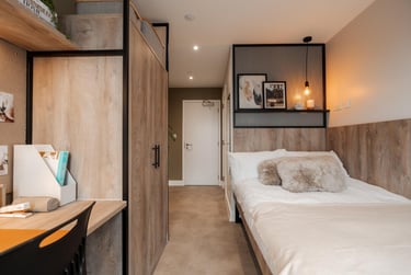 Superior En-suite at YourTRIBE South Bermondsey, 349 Ilderton Road, Bermondsey, London, SE151NW - Image 1