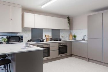 Silver En Suite - Image 10