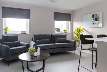 Gold En Suite - Image 8
