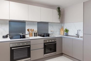 Gold En Suite - Image 10
