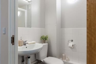 Premium Studio at North Court, 1-82 North Road, Cathays, Cardiff, CF143BA - Image 6