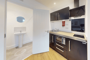 1 bed house, Lemyngton Street, City Centre, Loughborough, LE111UH - Image 1