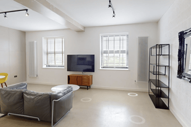 2 bed house, Lisle Street, City Centre, Loughborough, LE111AW - Image 1