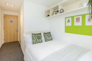 Premium Ensuite at Hollingbury House, 54 Hollingdean Road, City Centre, Brighton, BN24AA - Image 1