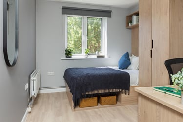 Gold En Suite at St Peters Court, Midland Way, Lenton, Nottingham, NG73EU - Image 1