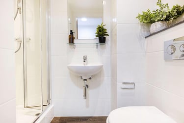 Silver Ensuite at The Elements, Bramall Lane, City Centre, Sheffield, S24FQ - Image 6