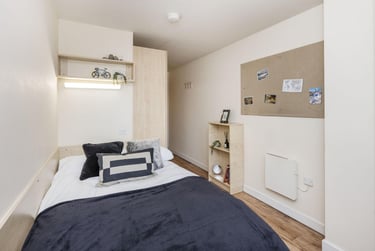 Bronze Ensuite at Rockingham House, Broad Lane, City Centre, Sheffield, S13PD - Image 1