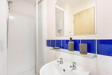 Platinum Ensuite at Rockingham House, Broad Lane, City Centre, Sheffield, S13PD - Image 2