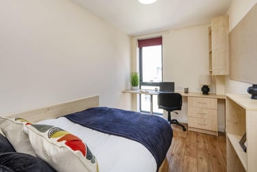 Silver Ensuite at Rockingham House, Broad Lane, City Centre, Sheffield, S13PD - Image 2