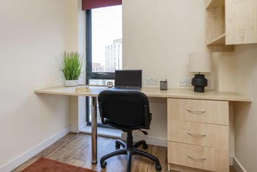 Silver Ensuite at Rockingham House, Broad Lane, City Centre, Sheffield, S13PD - Image 3