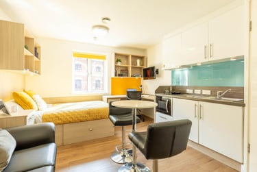 Classic Studio at Iron Bridge Studios, Lower North Street, Pennsylvania, Exeter, EX43EU - Image 1