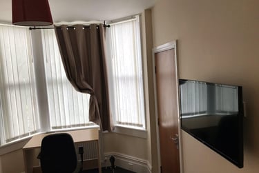 6 bed house, Ridgeway Terrace, Rampart Road, Leeds, LS62HU - Image 4