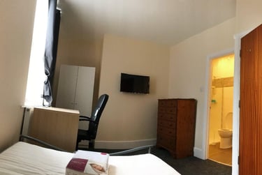 6 bed house, Ridgeway Terrace, Rampart Road, Leeds, LS62HU - Image 9