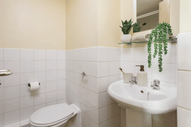 Basic Ensuite at Curzon House, Curzon Street,, City Centre, Nottingham, NG31DJ - Image 3