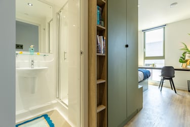 Platinum Ensuite at Centre Court, Alfreton Road, Lenton, Nottingham, NG73NS - Image 5