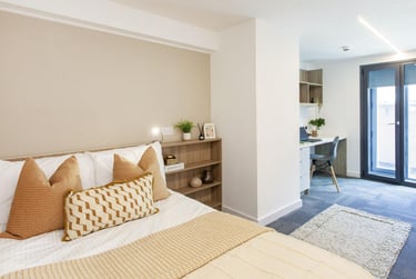 Deluxe Ensuite (3 Bed Flat) at Gillows, 23-25 North Road, City Centre, Lancaster, LA11NS - Image 1