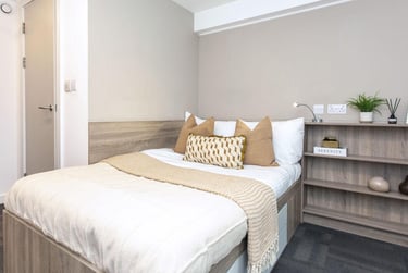 Deluxe Ensuite (3 Bed Flat) at Gillows, 23-25 North Road, City Centre, Lancaster, LA11NS - Image 2