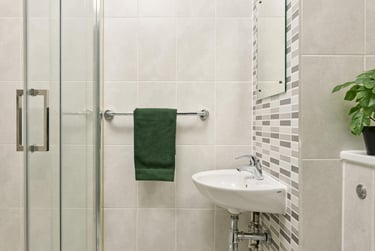 Silver Ensuite at The Maltings, Haven Road, Greenstead, Colchester, CO28FU - Image 2