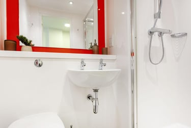 Standard Studio at Berkshire House, 252-256 Kings Road, City Centre, Reading, RG14HP - Image 5