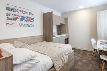 Superior Studio at Berkshire House, 252-256 Kings Road, City Centre, Reading, RG14HP - Image 2