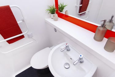 Superior Studio at Berkshire House, 252-256 Kings Road, City Centre, Reading, RG14HP - Image 6