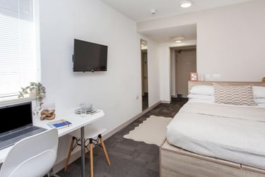 Superior Plus Studio at Berkshire House, 252-256 Kings Road, City Centre, Reading, RG14HP - Image 2