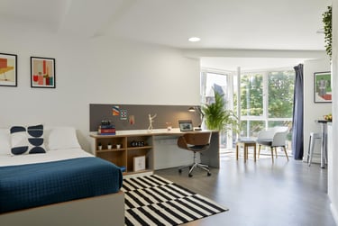 Platinum Plus Studio - Accessible at Asa Briggs House, 6 St Johns Road, Woodhouse, Leeds, LS31FF - Image 1