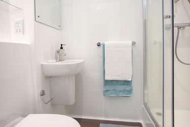 Luxury Studio - Sea View at Crown House, Regents Hill, Seven Dials, Brighton, BN13ED - Image 4