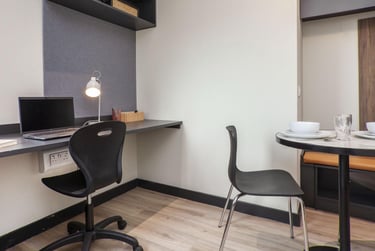 Luxury Studio - Sea View at Crown House, Regents Hill, Seven Dials, Brighton, BN13ED - Image 7