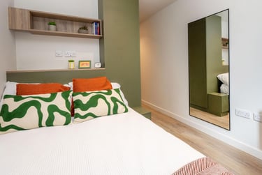 Classic Ensuite at Centre Court, Alfreton Road, Lenton, Nottingham, NG73NS - Image 1