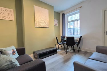 4 bed house, Norfolk Street, Charlestown, Salford, M66DP - Image 3