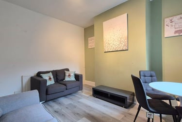 4 bed house, Norfolk Street, Charlestown, Salford, M66DP - Image 2