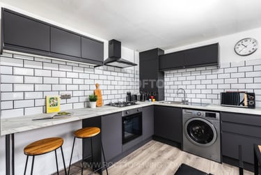 2 bed house, Queens Road, Hyde Park, Leeds, LS61HY - Image 1