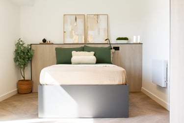 Deluxe Studio - Image 1