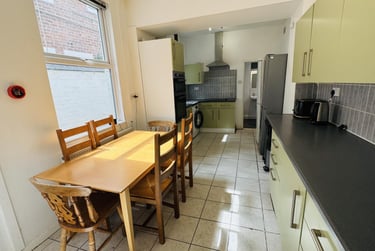 6 bed house, Garden Lane, City Centre, Chester, CH14EN - Image 6