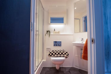 Gold Ensuite at Crown Place, St Ann's Well Road, The Old Meadows, Nottingham, NG31ED - Image 4