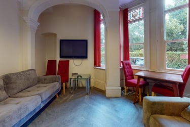 12 bed house, Ashby Road, City Centre, Loughborough, LE113AD - Image 2