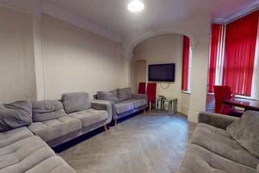 12 bed house, Ashby Road, City Centre, Loughborough, LE113AD - Image 1