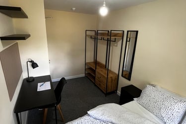 6 bed house, Denison Street, Radford, Nottingham, NG73PH - Image 1