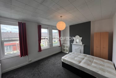 1 bed house, Walmsley Road, Burley, Leeds, LS61NG - Image 1