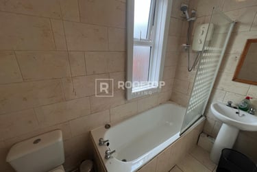 1 bed house, Walmsley Road, Burley, Leeds, LS61NG - Image 10