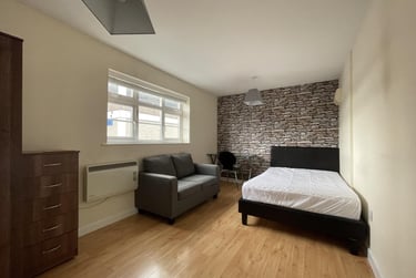 1 bed house, Market Street, City Centre, Loughborough, LE113ER - Image 1