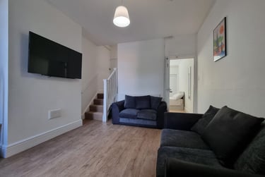 5 bed house, Rosebery Street, City Centre, Loughborough, LE115DX - Image 2